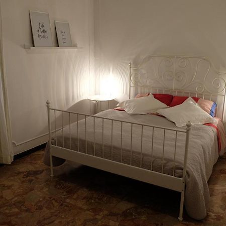 Spaziosa Matrimoniale Nel Centro Di Modena Lägenhet Exteriör bild