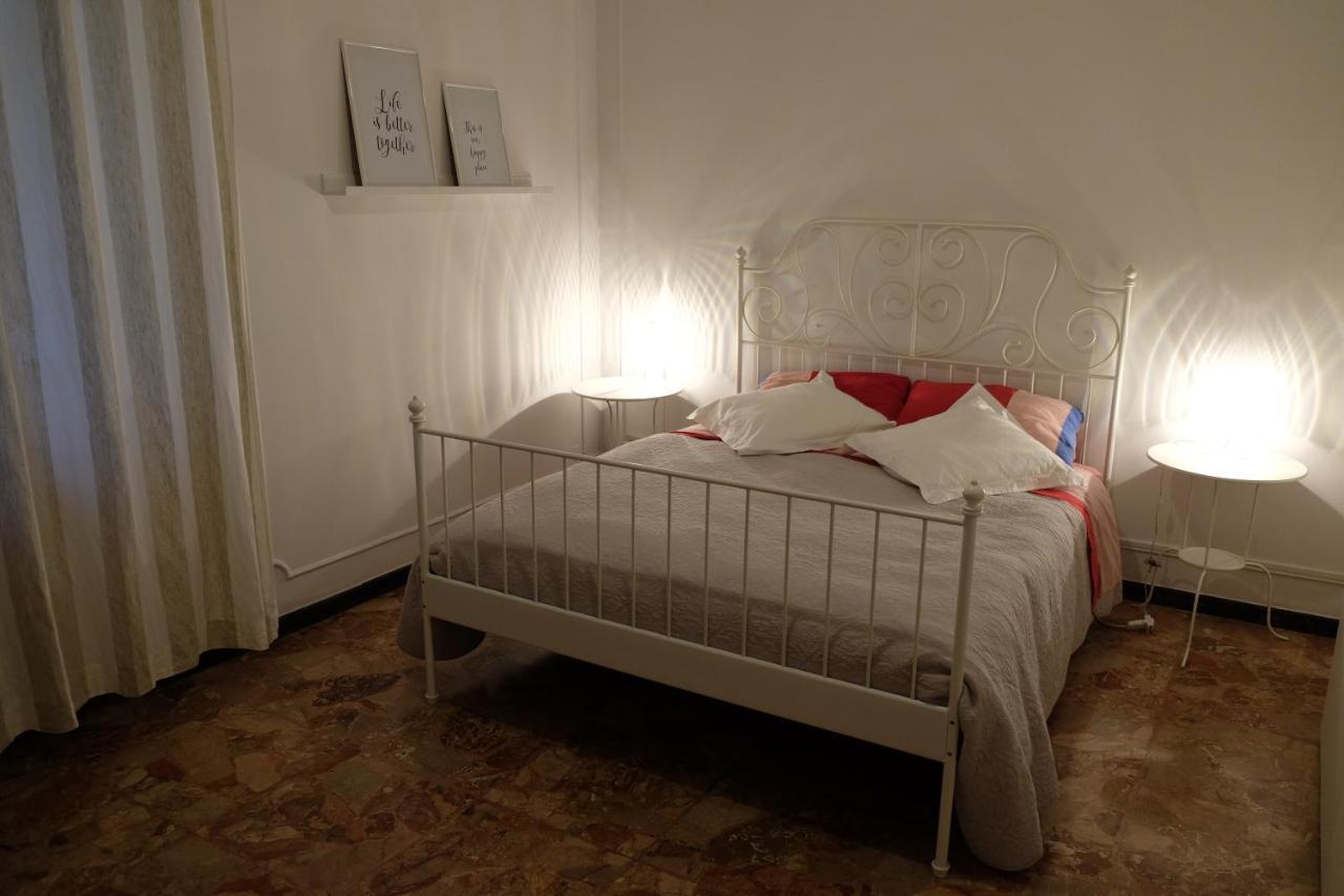 Spaziosa Matrimoniale Nel Centro Di Modena Lägenhet Exteriör bild