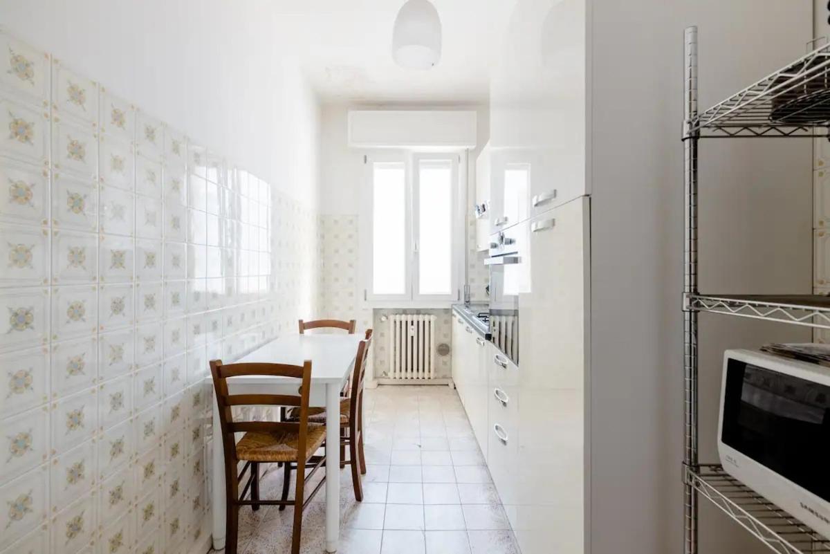 Spaziosa Matrimoniale Nel Centro Di Modena Lägenhet Exteriör bild